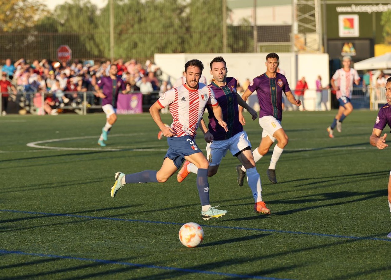 Lance del partido entre el Arenas y el Jaén en el `Municipal de Armilla` (JOSÉ ANDRÉS FERNÁNDEZ / ARENAS DE ARMILLA)