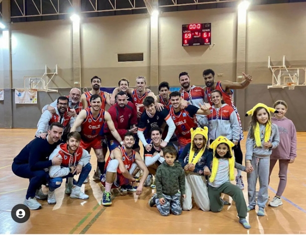 Tu Super CB La Zubia celebra la victoria (CB LA ZUBIA) Tu Super CB La Zubia celebra la victoria (CB LA ZUBIA)