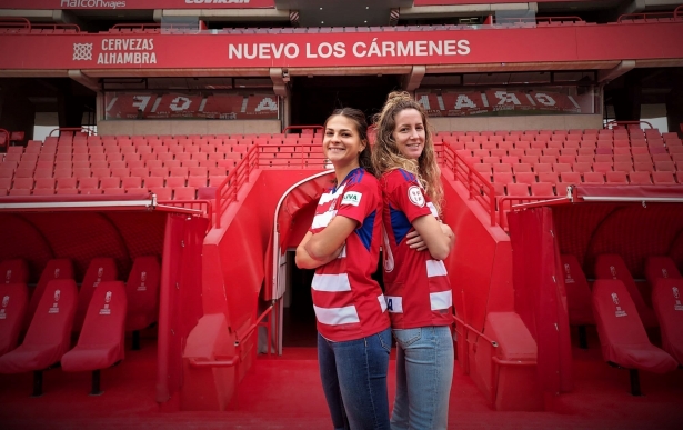Laura Pérez y Lauri posan en el `Nuevo Los Cármenes` para Granada En Juego (FRAN CALVO) Laura Pérez y Lauri posan en el `Nuevo Los Cármenes` para Granada En Juego (FRAN CALVO)