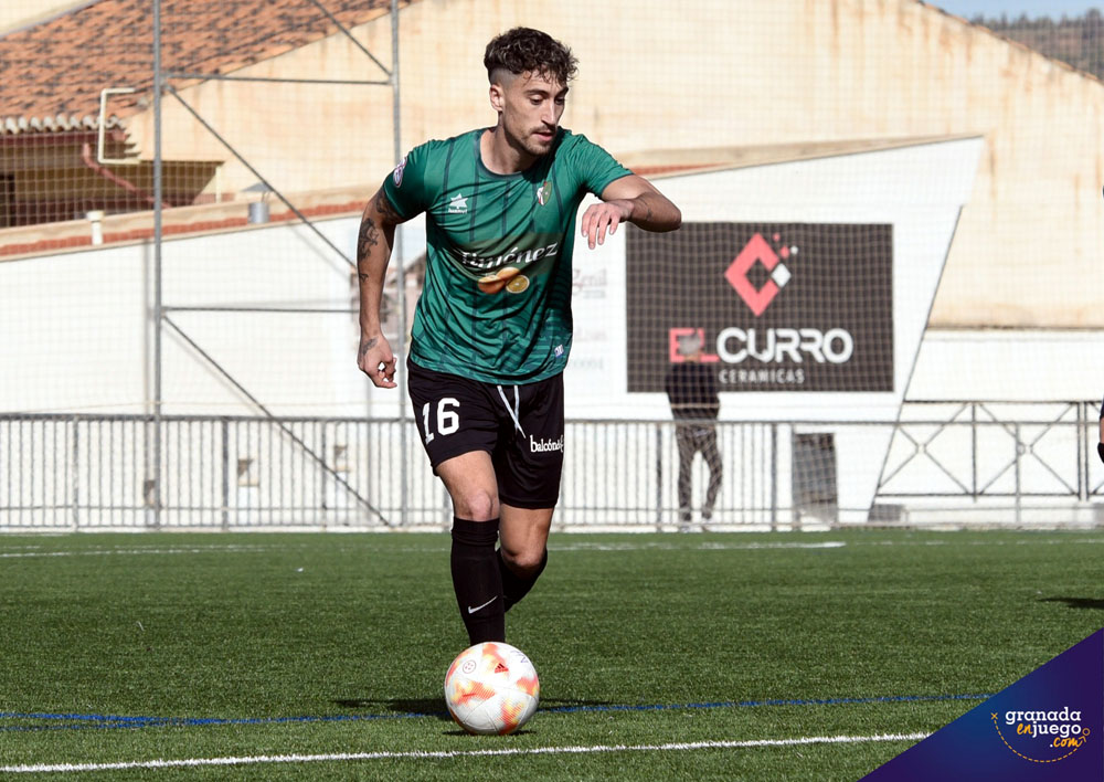 El CD Huétor Vega se desplaza al campo del At. Porcuna (JOSÉ M. BALDOMERO)