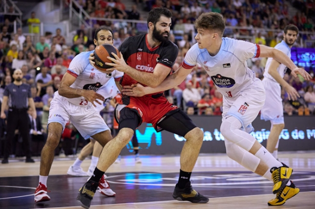 Luke Maye en el partido ante Obradoiro (FERMÍN RODRÍGUEZ/ FUNDACIÓN CB GRANADA) Luke Maye en el partido ante Obradoiro (FERMÍN RODRÍGUEZ/ FUNDACIÓN CB GRANADA)