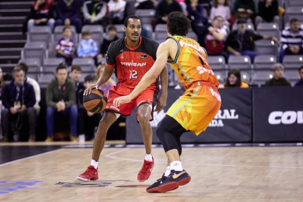 Alex Renfroe juega en ataque (FERMÍN RODRÍGUEZ / FUNDACION-CBG) 