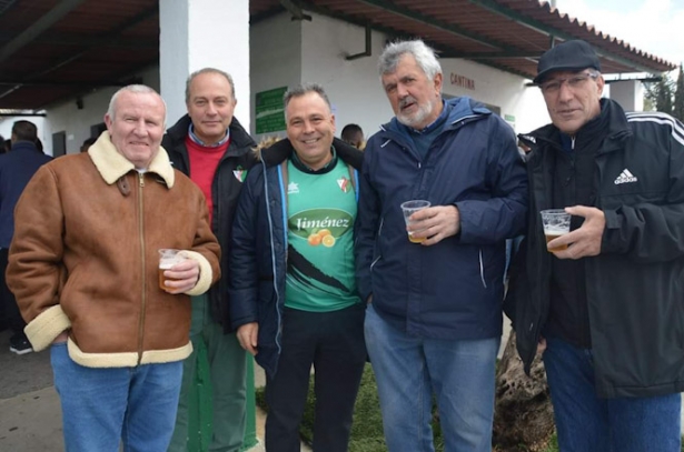 Mariano Molina del Paso con la camiseta del CD Huétor Vega (CD HUÉTOR VEGA) Mariano Molina del Paso con la camiseta del CD Huétor Vega (CD HUÉTOR VEGA)