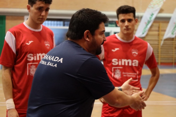 Rafa Romero da instrucciones (SIMA GRANADA)