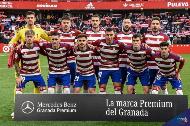 Once inicial del Granada frente al Cartagena (JOSÉ M. BALDOMERO)