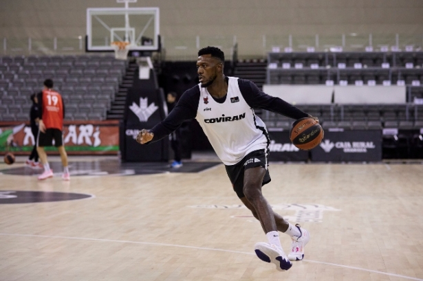 Mike Moore ya entrena con el Covirán Granada (FERMÍN RODRÍGUEZ / FUNDACIÓN CB GRANADA) Mike Moore ya entrena con el Covirán Granada (FERMÍN RODRÍGUEZ / FUNDACIÓN CB GRANADA)