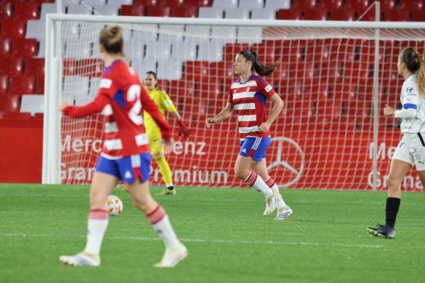 Cristina Postigo, en un lance del duelo frente al Alavés (JOSÉ ANDRÉS FERNÁNDEZ)