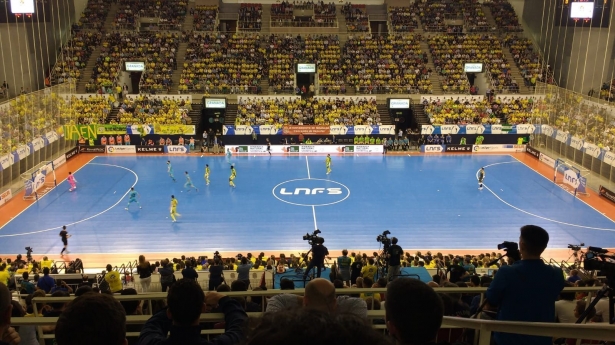 Panorámica del Palacio de los Deportes en un partido de fútbol sala Panorámica del Palacio de los Deportes en un partido de fútbol sala