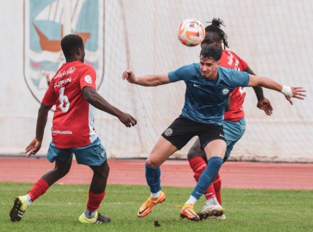 Tenorio durante un partido con el Almuñécar City (CD ALMUÑÉCAR CITY)