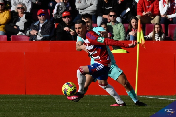 Callejón, en un lance del duelo contra el Andorra (JOSÉ M. BALDOMERO)