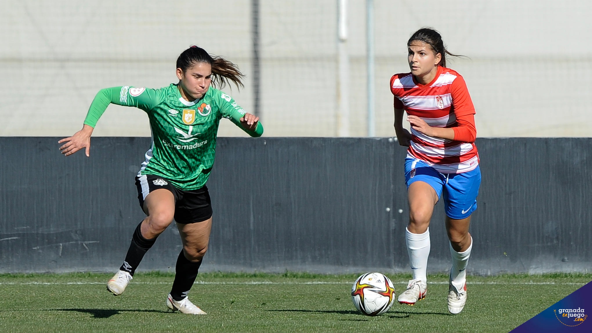 Laura Pérez, durante el partido frente al Cacereño la pasada temporada (JOSÉ M. BALDOMERO)