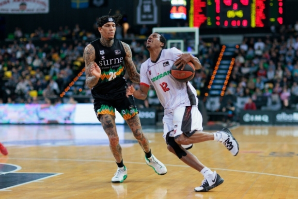 Alex Renfroe juega en ataque (ACB PHOTO / A. ARRIZABALAGA) Alex Renfroe juega en ataque (ACB PHOTO / A. ARRIZABALAGA)