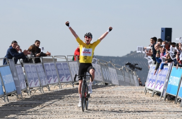 Tadej Pogačar entra victorioso en meta (VUELTA A ANDALUCÍA) Tadej Pogačar entra victorioso en meta (VUELTA A ANDALUCÍA)