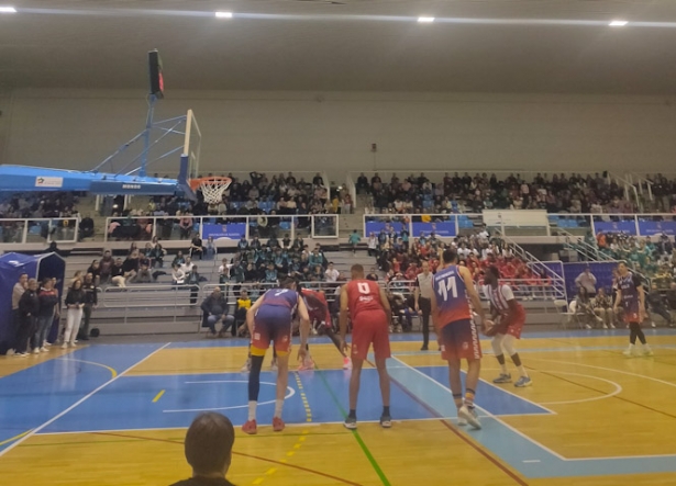 Tu Súper CB La Zubia venció al líder (CB LA ZUBIA) Tu Súper CB La Zubia venció al líder (CB LA ZUBIA)