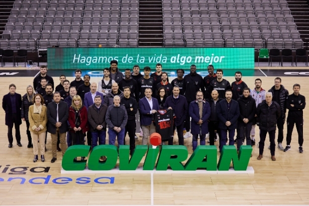 Foto de familia con el presidente de Covirán (FERMÍN RODRÍGUEZ / FUNDACION-CBG) 