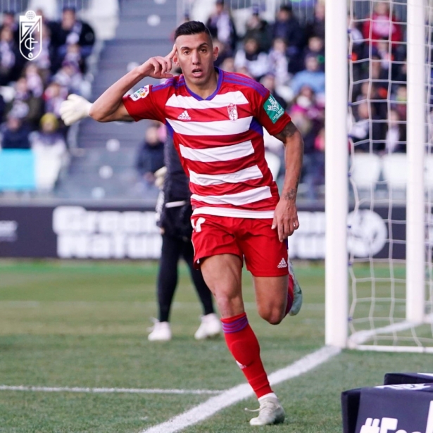 Uzuni celebra su gol (GRANADA CF) Uzuni celebra su gol (GRANADA CF)