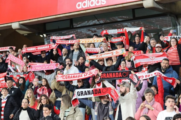 La hinchada rojiblanca no dejó de animar (JOSÉ ANDRÉS FERNÁNDEZ)