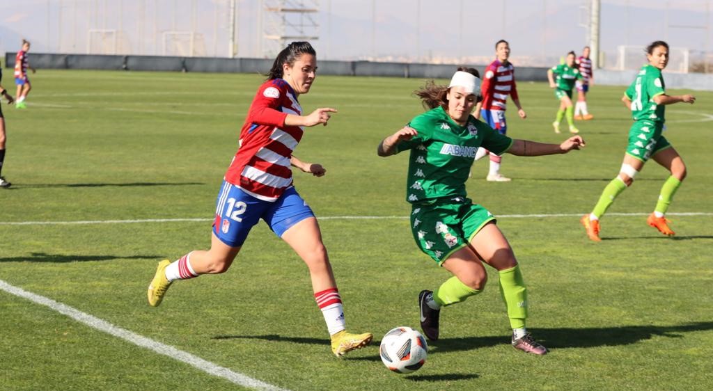 Alba Pérez durante un partido de liga (JOSÉ ANDRÉS FERNÁNDEZ)
