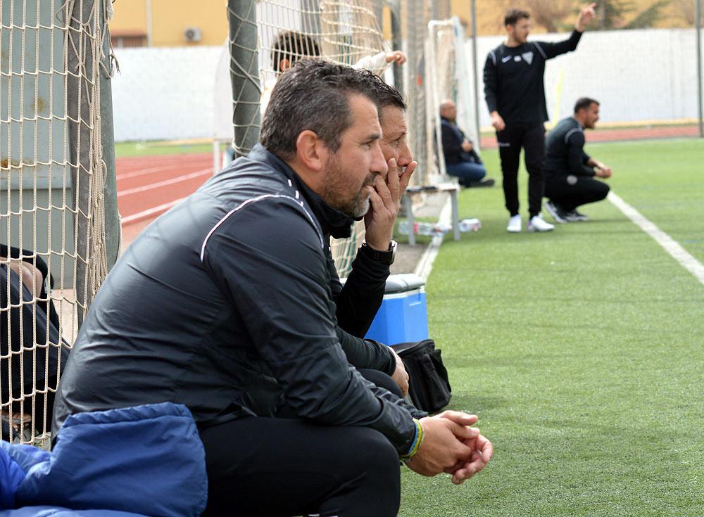El entrenador del Atarfe juvenil, Johnny Prieto (J. PALMA)