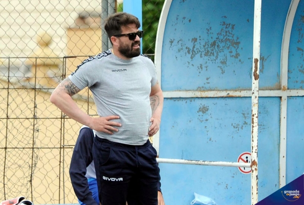 Luis Torres durante su etapa como entrenador de la UD Maracena (JOSÉ M. BALDOMERO)