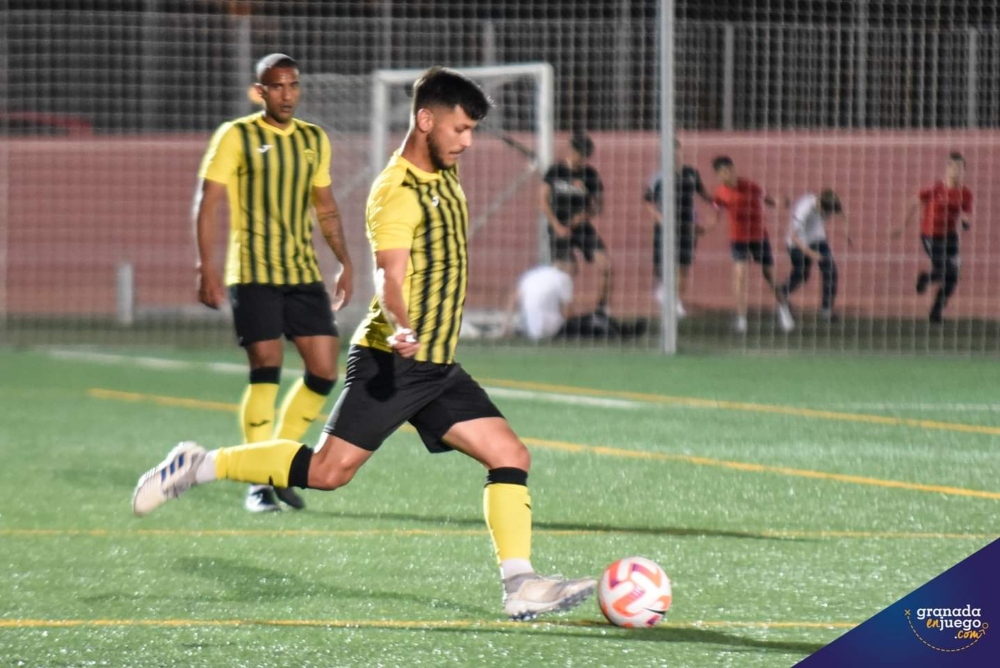 El FC Cubillas está cerca del descenso matemático (JOSÉ M. BALDOMERO / ARCHIVO) 