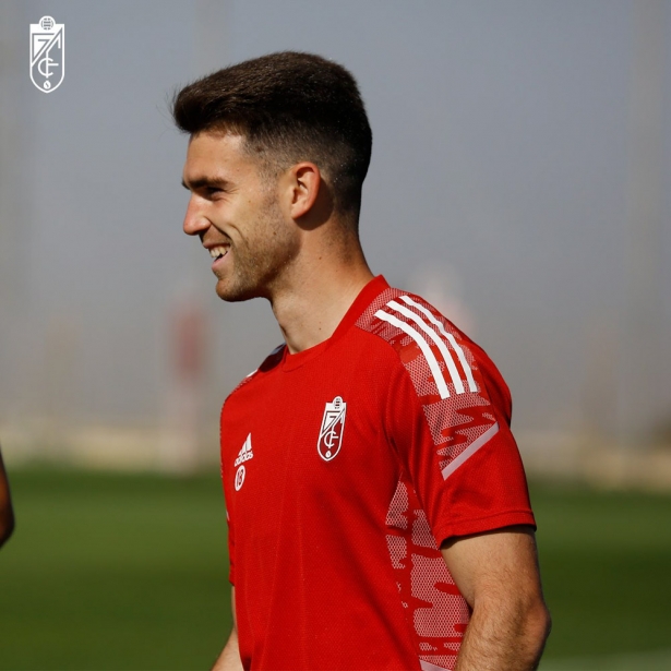 El jugador del filial del Granada CF durante un entrenamiento (GRANADA CF)
