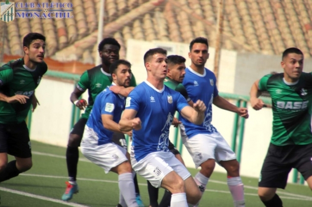 El Atlético Monachil intentará frenar al líder (MANU LÓPEZ /PRIMERA ANDALUZA) El Atlético Monachil intentará frenar al líder (MANU LÓPEZ /PRIMERA ANDALUZA)