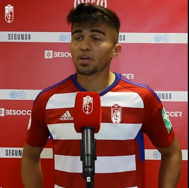 El jugador del Recreativo Granada, Cova (GRANADA CF)