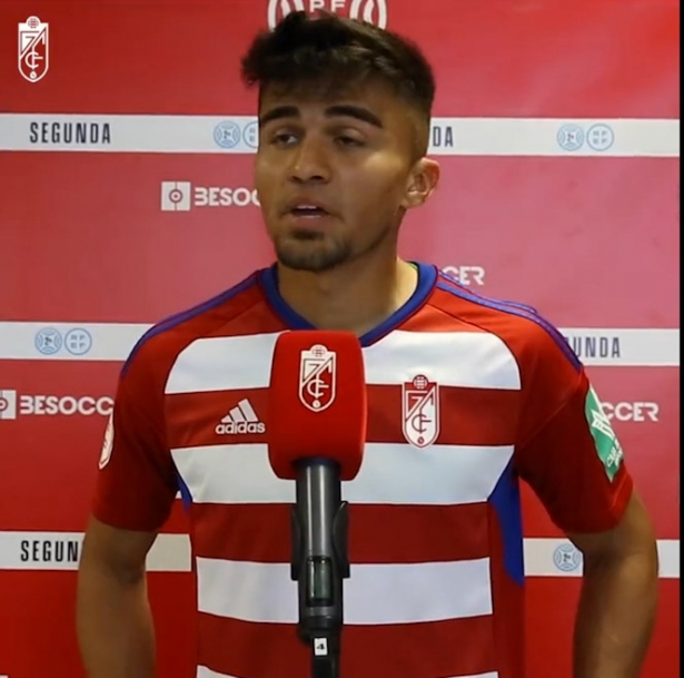El jugador del Recreativo Granada, Cova (GRANADA CF) El jugador del Recreativo Granada, Cova (GRANADA CF)