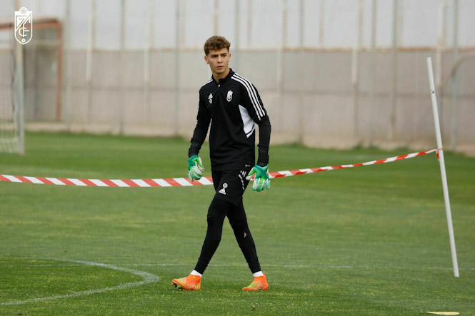 Fran Árbol durante un entrenamiento con el Granada CF (GRANADA CF)