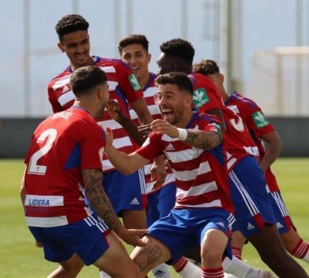 El Recreativo celebra uno de los goles (JOSÉ ANDRÉS FERNÁNDEZ)