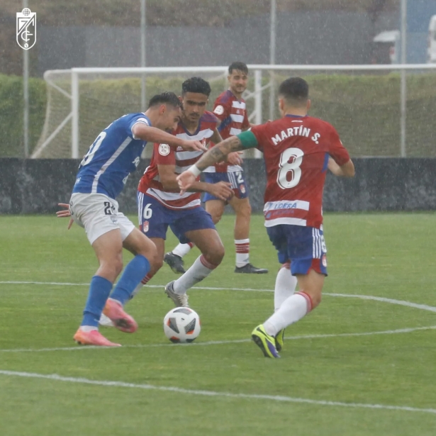 Martín Solar en el partido ante el Utebo (GRANADA CF) Martín Solar en el partido ante el Utebo (GRANADA CF)