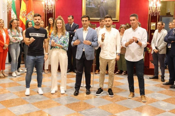 Recibimiento al Recreativo y Granada CF Femenino (JOSÉ ANDRÉS FERNÁNDEZ) Recibimiento al Recreativo y Granada CF Femenino (JOSÉ ANDRÉS FERNÁNDEZ)