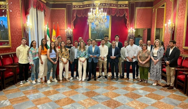 Recibimiento al Recreativo y Granada CF Femenino (JOSÉ ANDRÉS FERNÁNDEZ)
