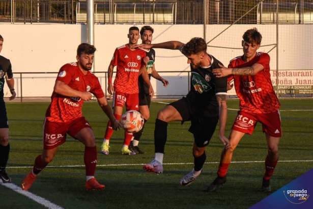 El derbi de copa fue muy intenso (JOSÉ M. BALDOMERO) El derbi de copa fue muy intenso (JOSÉ M. BALDOMERO)