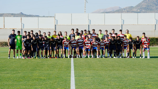 Foto de familia tras el partido (GRANADA CF)