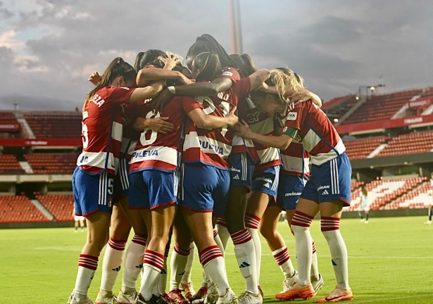 El Granada CF Femenino celebra uno de los goles (JOSÉ VELASCO)