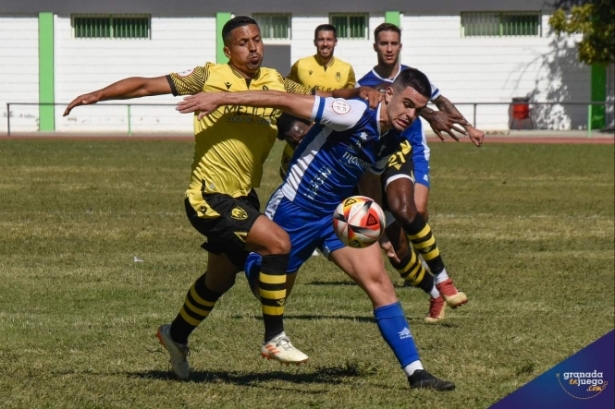 La UD Maracena se llevó un disputado partido (JOSÉ M. BALDOMERO) La UD Maracena se llevó un disputado partido (JOSÉ M. BALDOMERO)