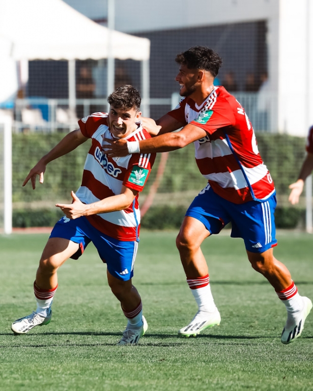 Pablo Sáenz celebra el gol (GRANADA CF) Pablo Sáenz celebra el gol (GRANADA CF)