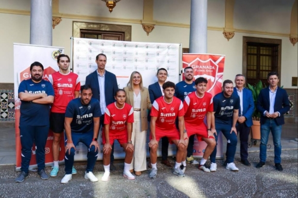 Foto de familia con los integrantes del Sima Granada (CRISTIAN FERNÁNDEZ) 