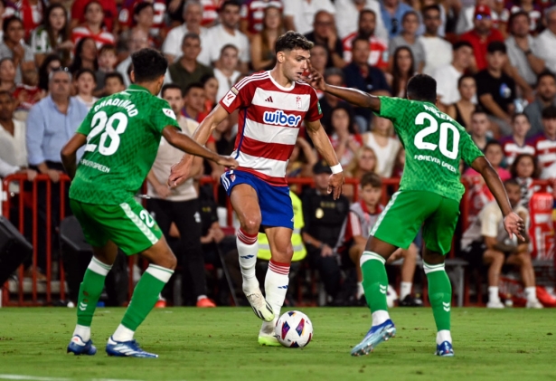 Lucas Boyé tiene un puesto fijo en el once del Granada CF (JOSÉ M. BALDOMERO) Lucas Boyé tiene un puesto fijo en el once del Granada CF (JOSÉ M. BALDOMERO)