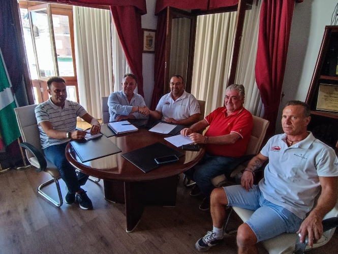 Enrique Medina y Arturo Pleguezuelos, junto a Ángel Ruiz, Juan de Dios Gómez y Carlos Martín (RALLY CIUDAD DE GRANADA)