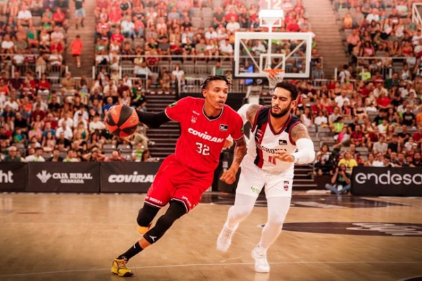 Joe Thomasson en el partido ante Baskonia (DAVID TORRES) Joe Thomasson en el partido ante Baskonia (DAVID TORRES)