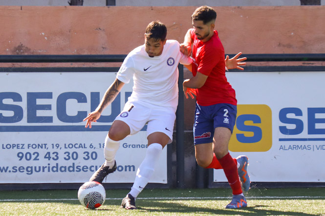 El Almuñécar City se llevó los puntos de `El Frascuelo` (CRISTIAN FERNÁNDEZ)