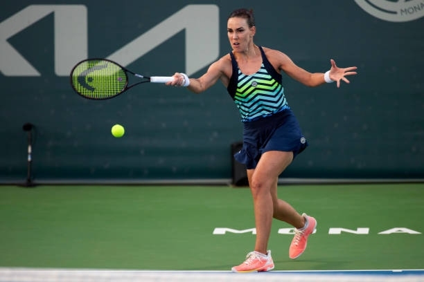 Nuria Párrizas golpea la bola en el partido ante Tsurenko (PUNTO DE BREAK) Nuria Párrizas golpea la bola en el partido ante Tsurenko (PUNTO DE BREAK)