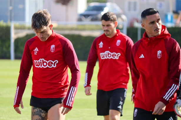 Sergio Ruiz, en el centro, podría suplir a Gumbau en el once inicial (CRISTIAN FERNÁNDEZ) Sergio Ruiz, en el centro, podría suplir a Gumbau en el once inicial (CRISTIAN FERNÁNDEZ)