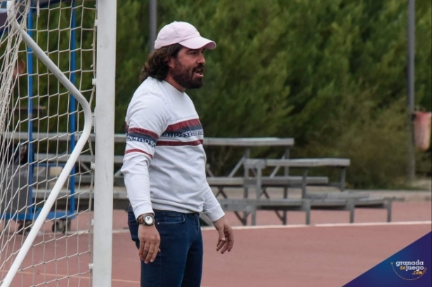 El entrenador del CD Santa Fe, Luis Torres (JOSÉ M. BALDOMERO) El entrenador del CD Santa Fe, Luis Torres (JOSÉ M. BALDOMERO)