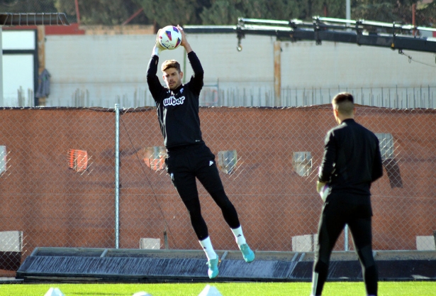 Raúl Fernández en el entrenamiento de esta mañana (J. PALMA)