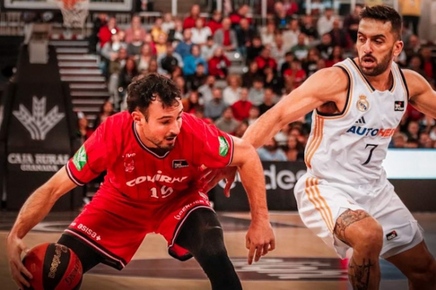 Lluís Costa ante Facu Campazzo en el partido ante el Real Madrid (DAVID TORRES) Lluís Costa ante Facu Campazzo en el partido ante el Real Madrid (DAVID TORRES)