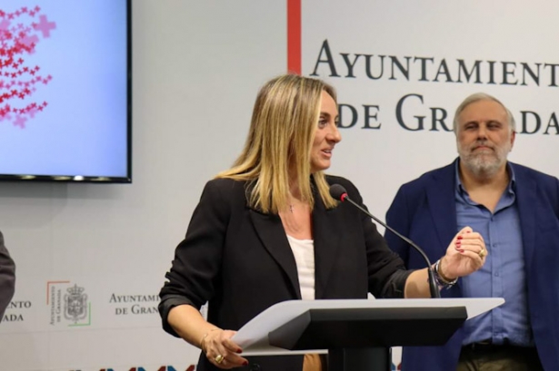 La alcaldesa de Granada, Marífrán Carazo, ha presentado la carrera solidaria de Cruz Roja (CRISTIAN FERNÁNDEZ)